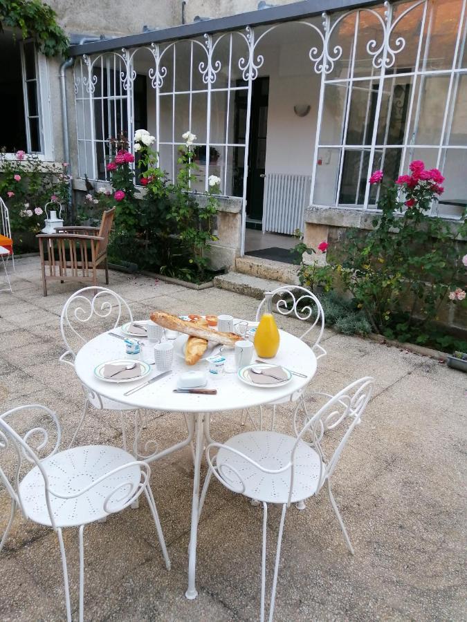 Le Relais Des Roses- Chambres D'Hotes Vatan Exterior photo